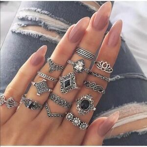 3/$30 🖤 Boho Silver Ring set